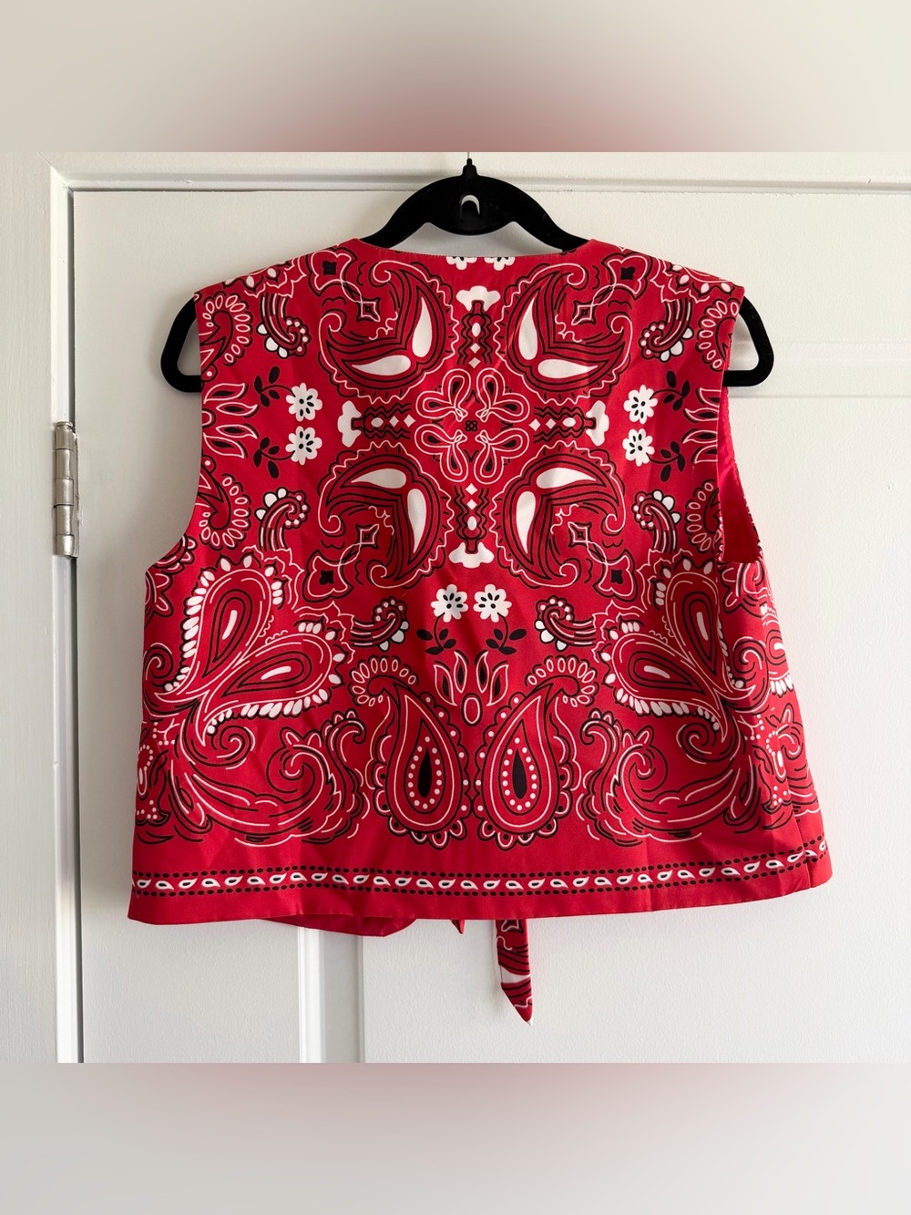 Francesca’s Red, White and Black Handkerchief Western Tie Cropped Vest NWT - Picture 2 of 4